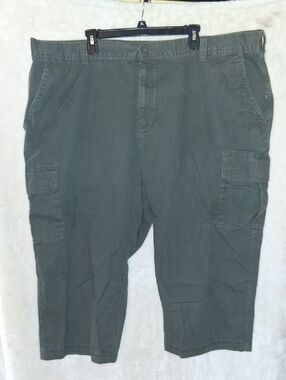 Basic Editions Men's Cargo Shorts in Olive Green